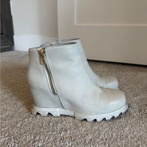 Sorel Women's Cream Wedge Boots